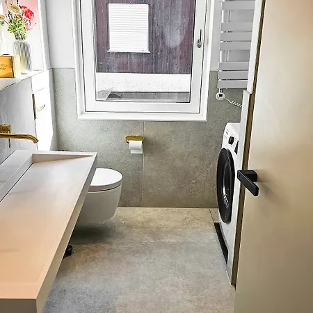Luxus Neubau 65m2 - L München